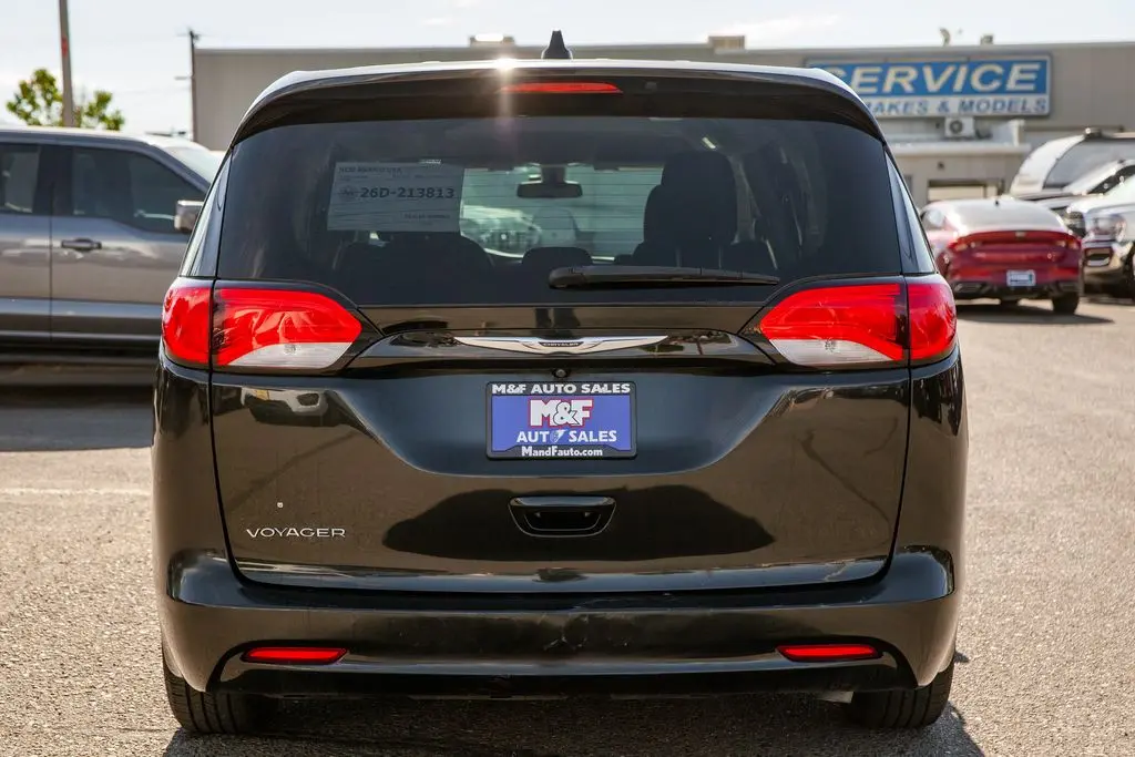 2022 Chrysler Voyager