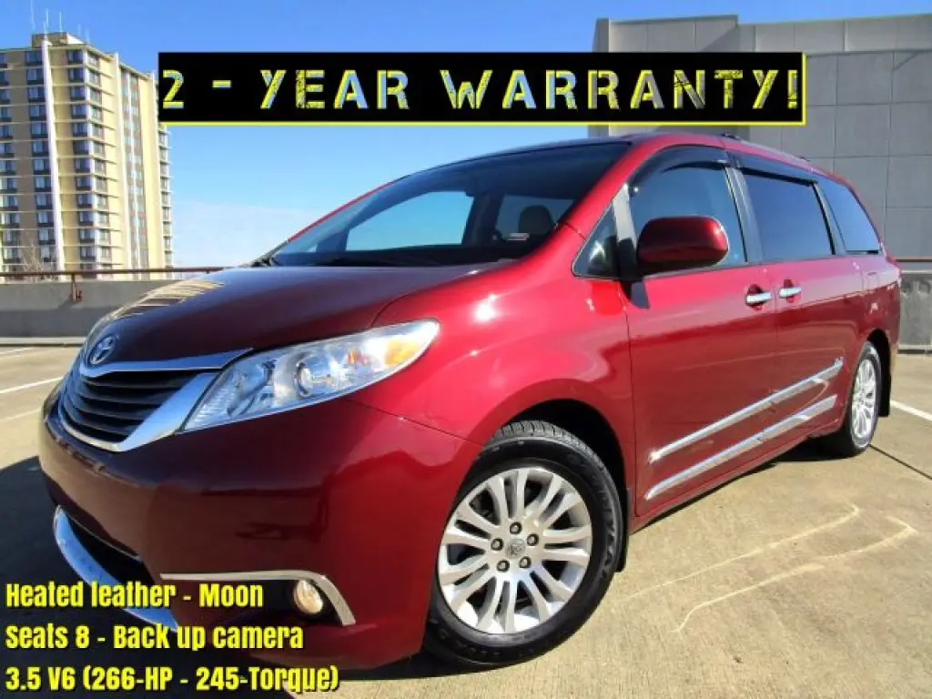 2011 TOYOTA SIENNA
