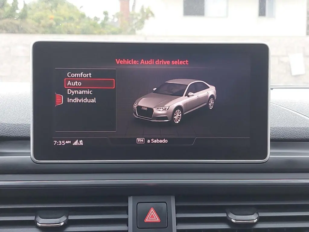 Audi A4 2017 2.0T ultra Premium 4dr Sedan w/Season of Audi selection