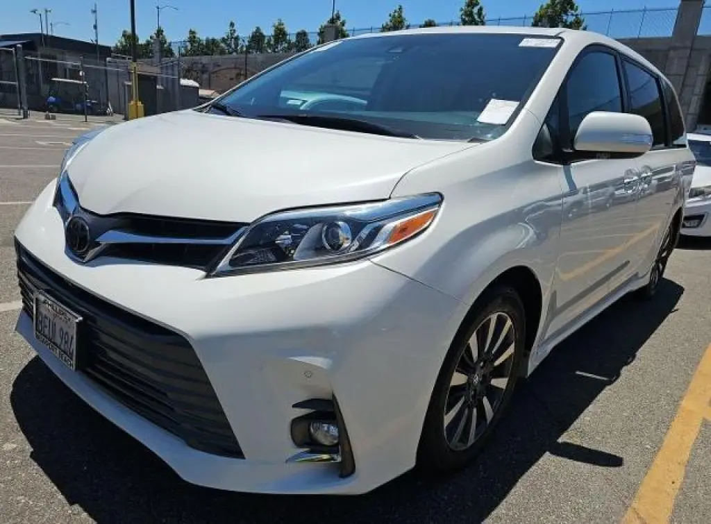 Toyota Sienna 2018 XLE 7-Passenger Auto Access Seat 4dr Mini-Van