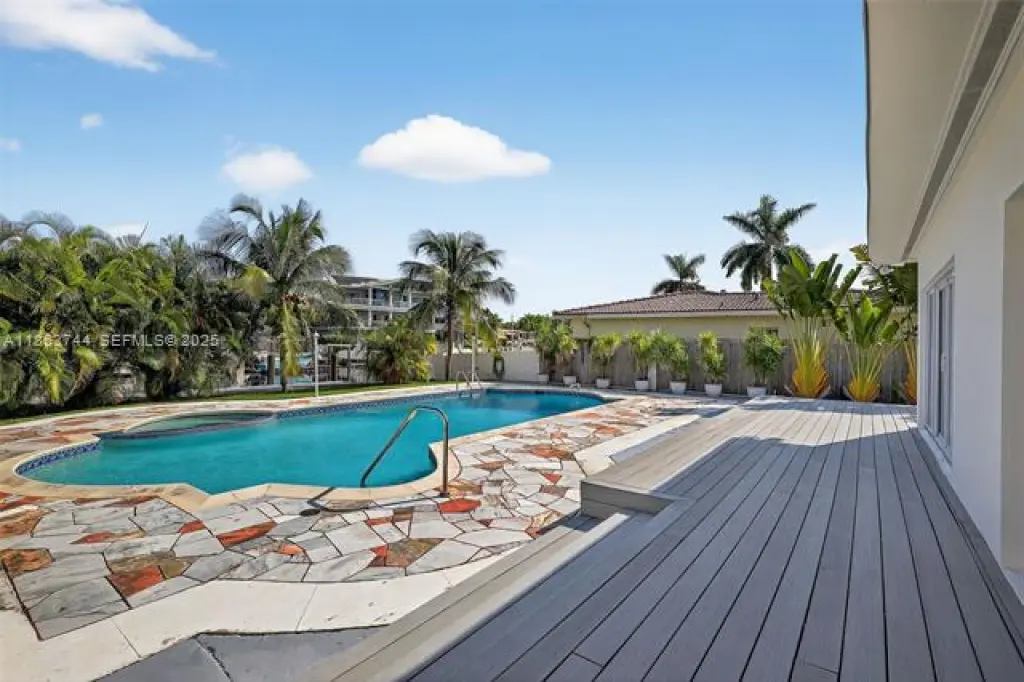 Propiedad en alquiler con 4 habitaciones y 3 baños en North Miami