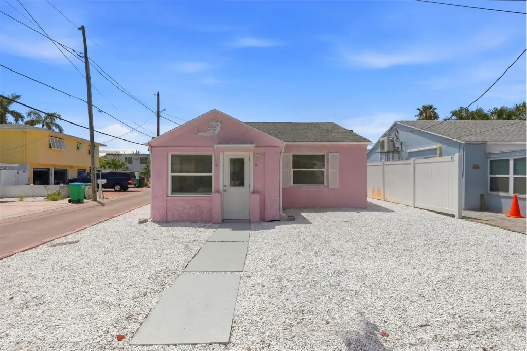 Propiedad en alquiler con 3 habitaciones y 1.5 baños en Treasure Island
