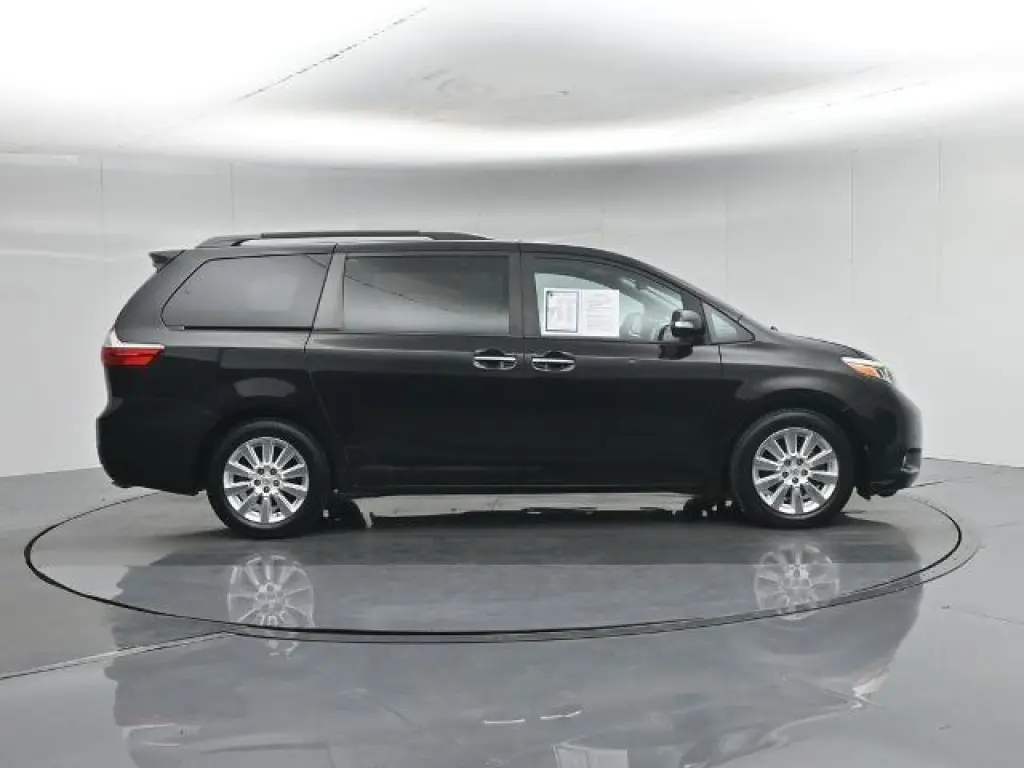 Toyota Sienna 2015 XLE 7-Passenger Auto Access Seat 4dr Mini-Van
