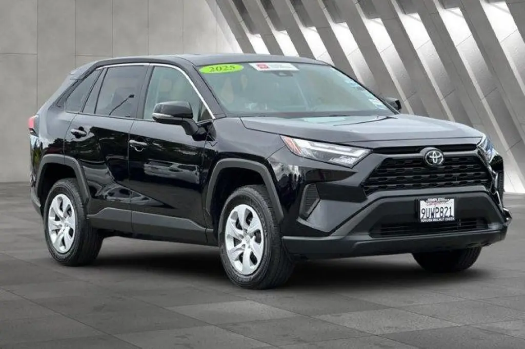 Toyota RAV4 2025 LE 4dr SUV