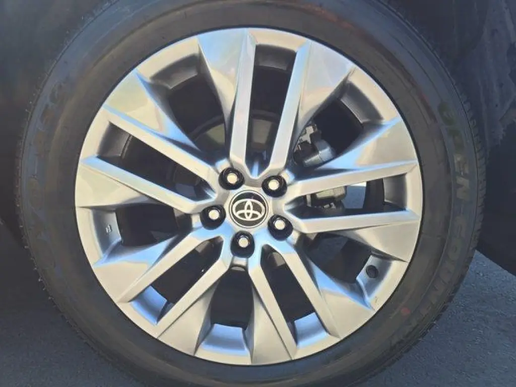 Toyota RAV4 2024 AWD XLE Premium 4dr SUV