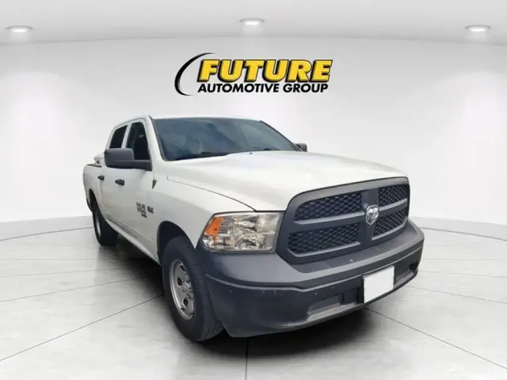 Ram 1500 Classic 2022 4x4 Tradesman 4dr Crew Cab 5.5 ft. SB Pickup