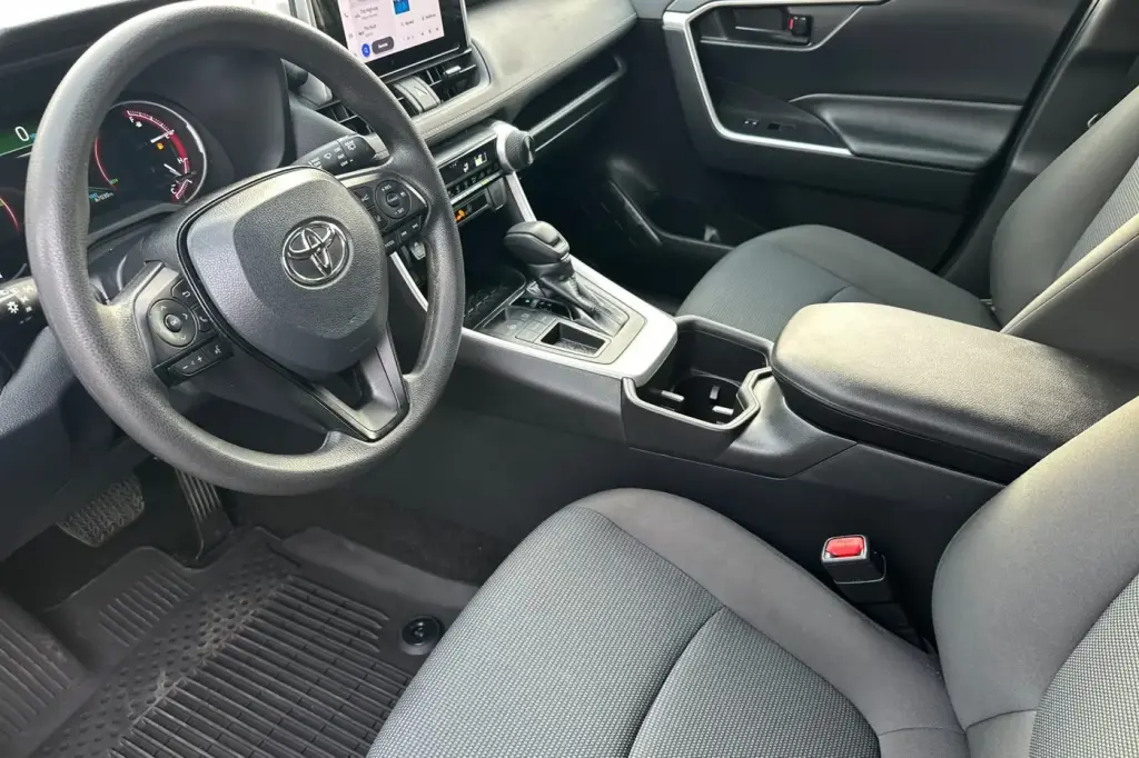 Toyota RAV4 2023 LE 4dr SUV