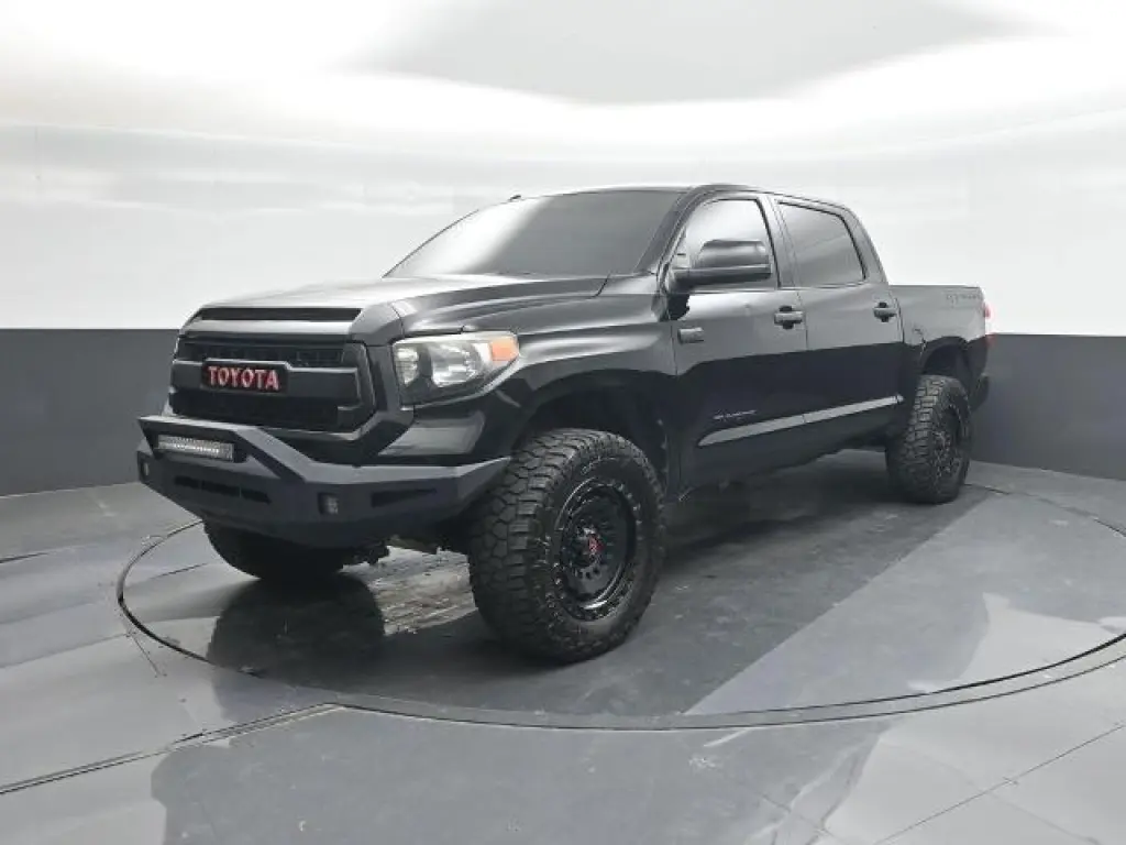 Toyota Tundra 2015 4x4 SR5 4dr CrewMax Cab Pickup SB (5.7L V8 FFV)