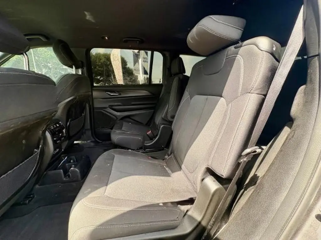 Jeep Grand Cherokee L 2024 4x2 Laredo 4dr SUV