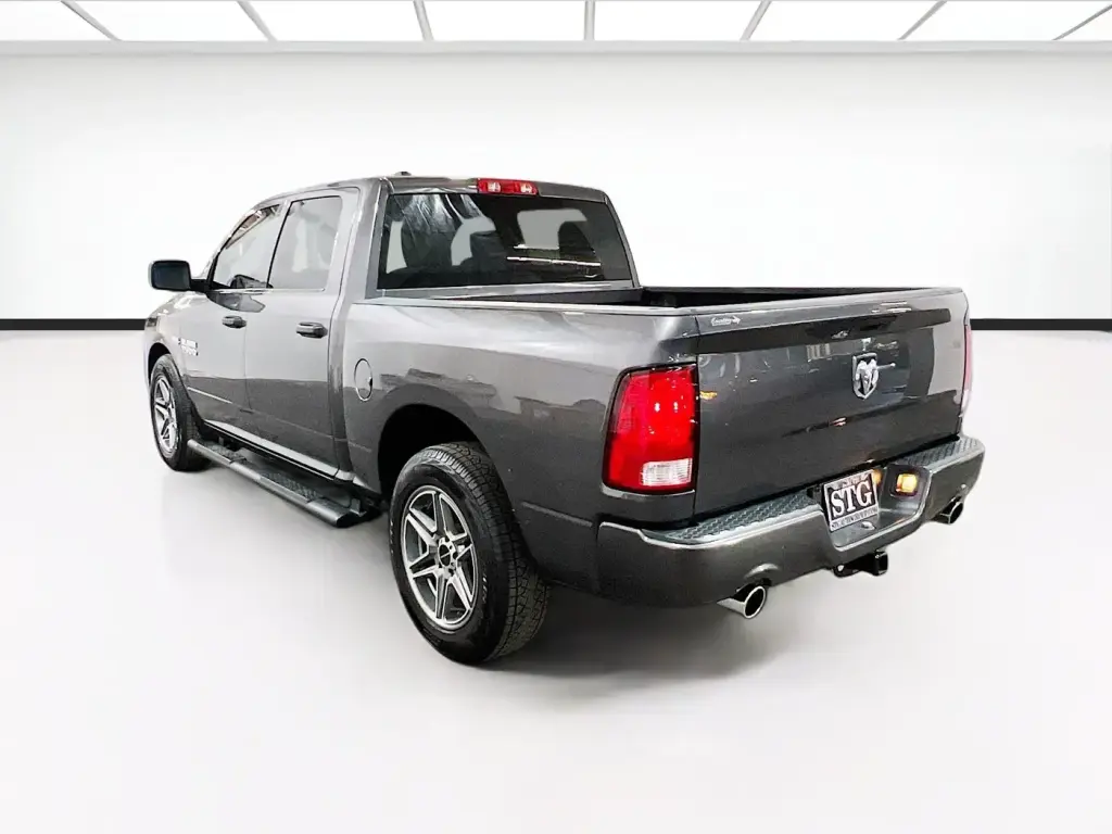 Ram 1500 2017 4x2 Express 4dr Crew Cab 5.5 ft. SB Pickup