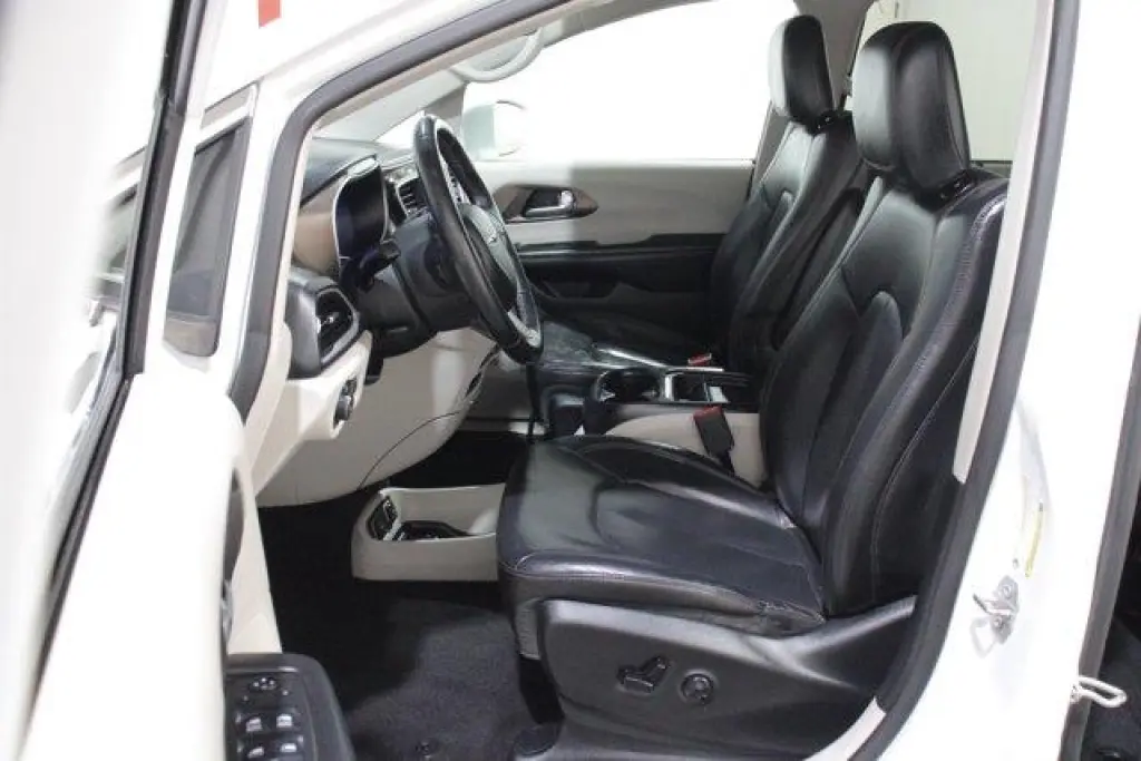 Chrysler Pacifica 2018 Touring L 4dr Mini-Van