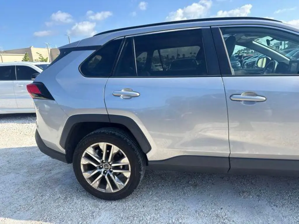 Toyota RAV4 2019 XLE Premium 4dr SUV