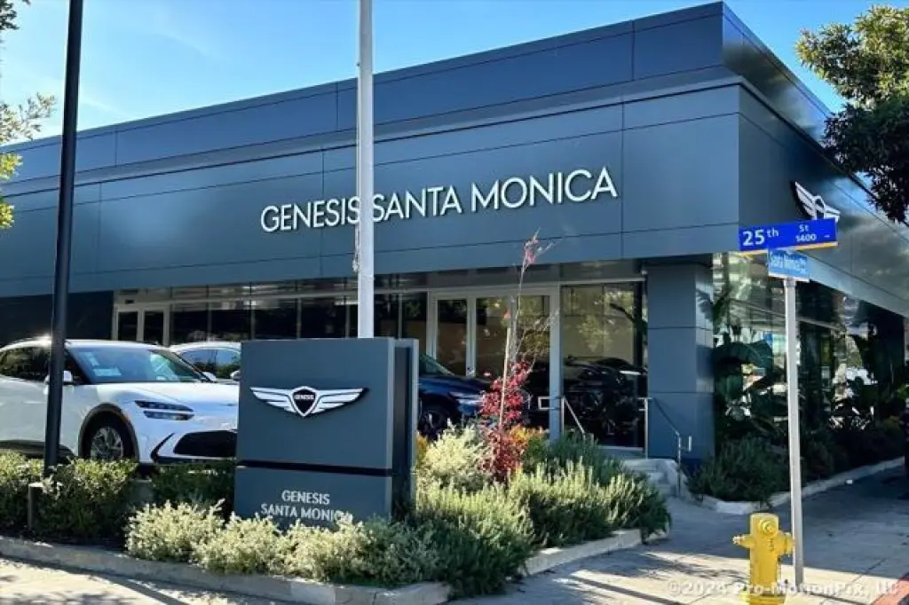 Genesis GV70 2023 AWD 2.5T Standard 4dr SUV