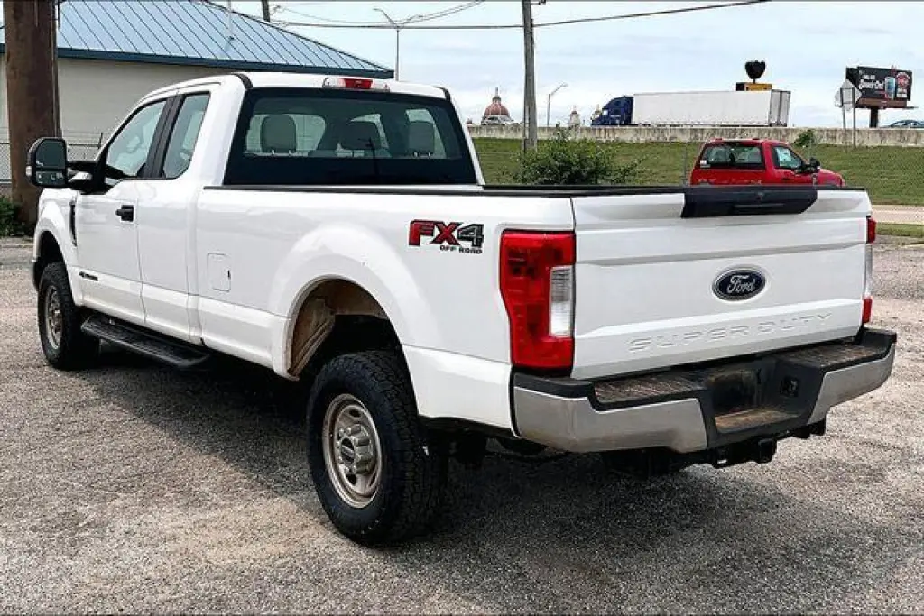 Ford F-250 Super Duty 2019 4x4 Lariat 4dr SuperCab 6.8 ft. SB Pickup