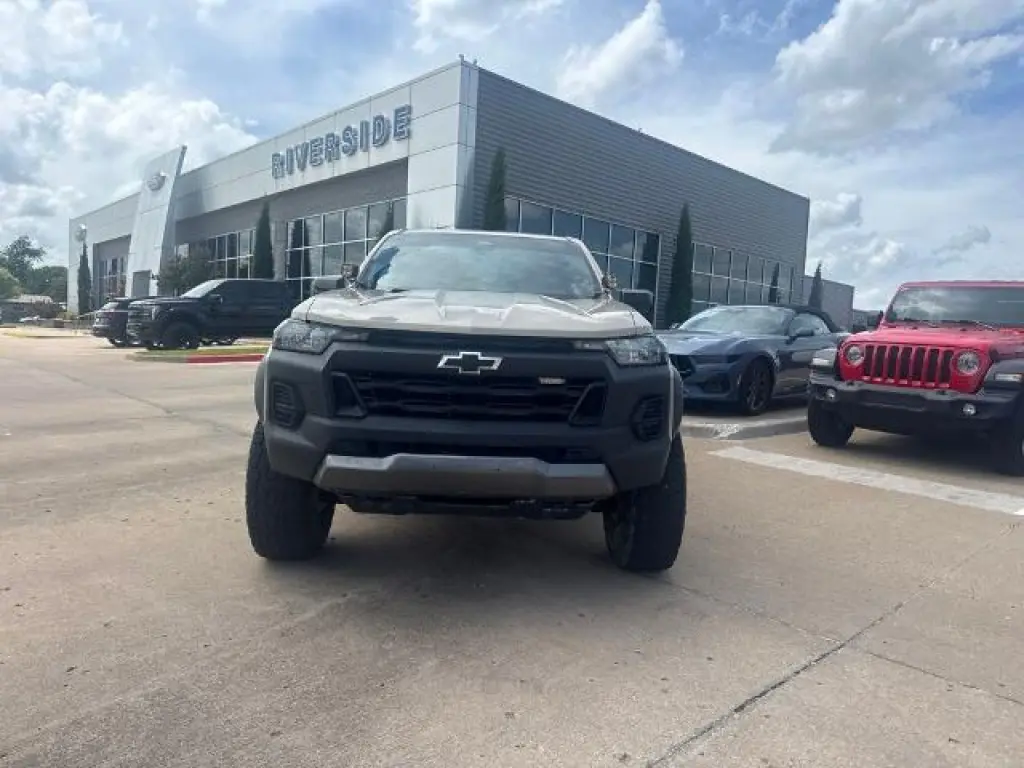 Chevrolet Colorado 2023 4x4 Trail Boss 4dr Crew Cab 5 ft. SB