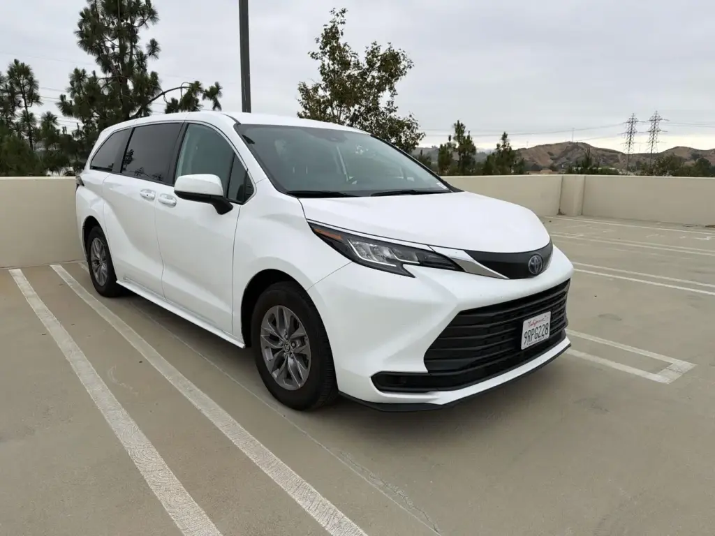 Toyota Sienna 2023 LE 8-Passenger 4dr Mini-Van