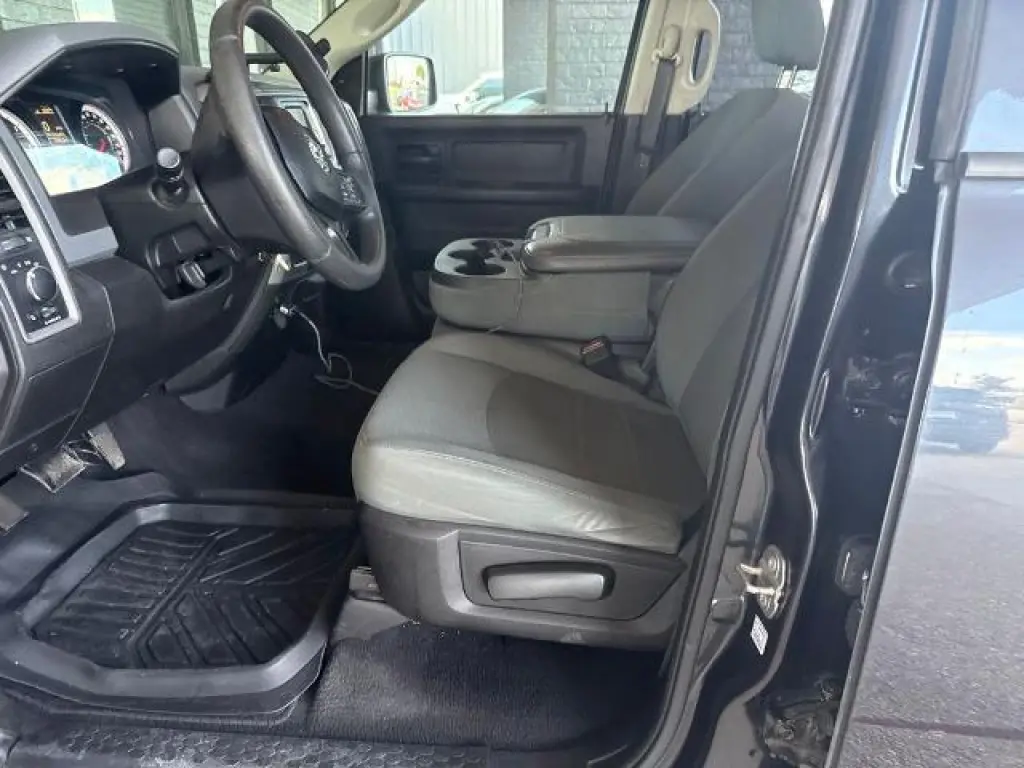 Ram 1500 Classic 2019 4x2 Tradesman 4dr Quad Cab 6.3 ft. SB Pickup