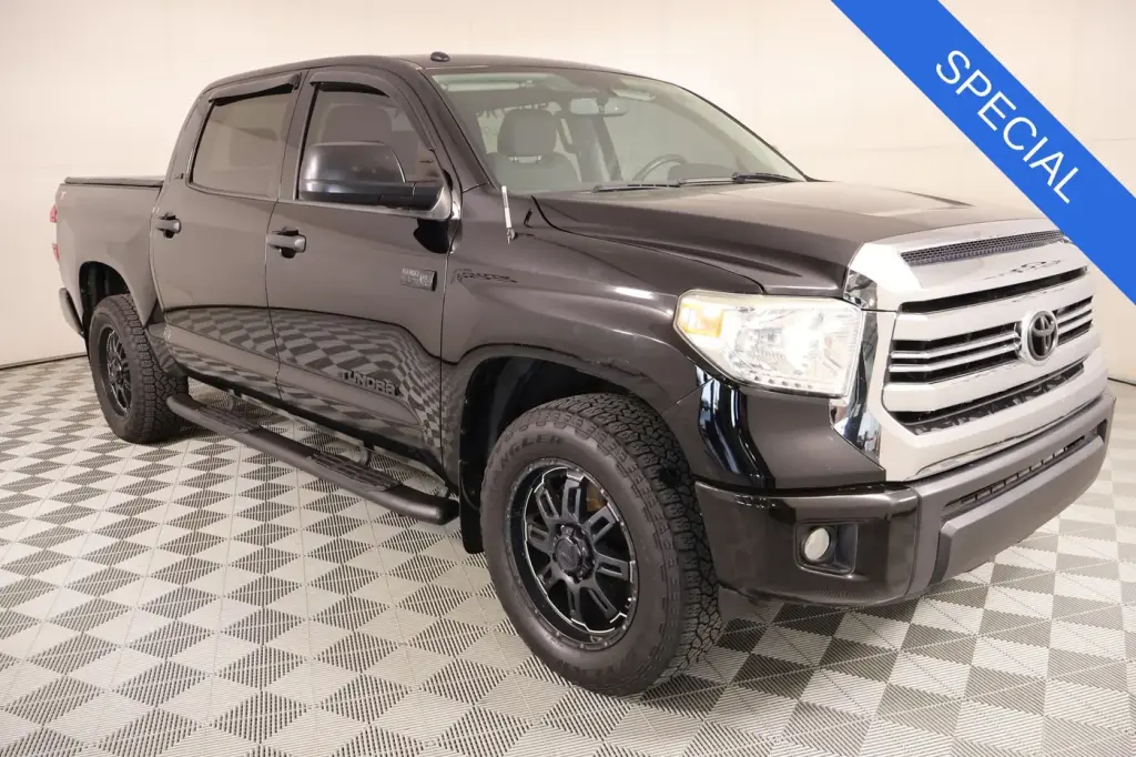 Toyota Tundra 2017 4x4 SR5 4dr CrewMax Cab Pickup SB (5.7L V8 FFV)