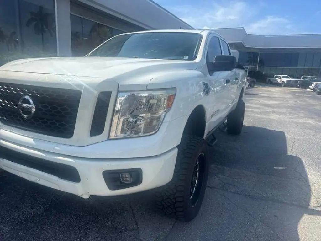 Nissan Titan XD 2017 4x4 S 4dr Crew Cab (Diesel)