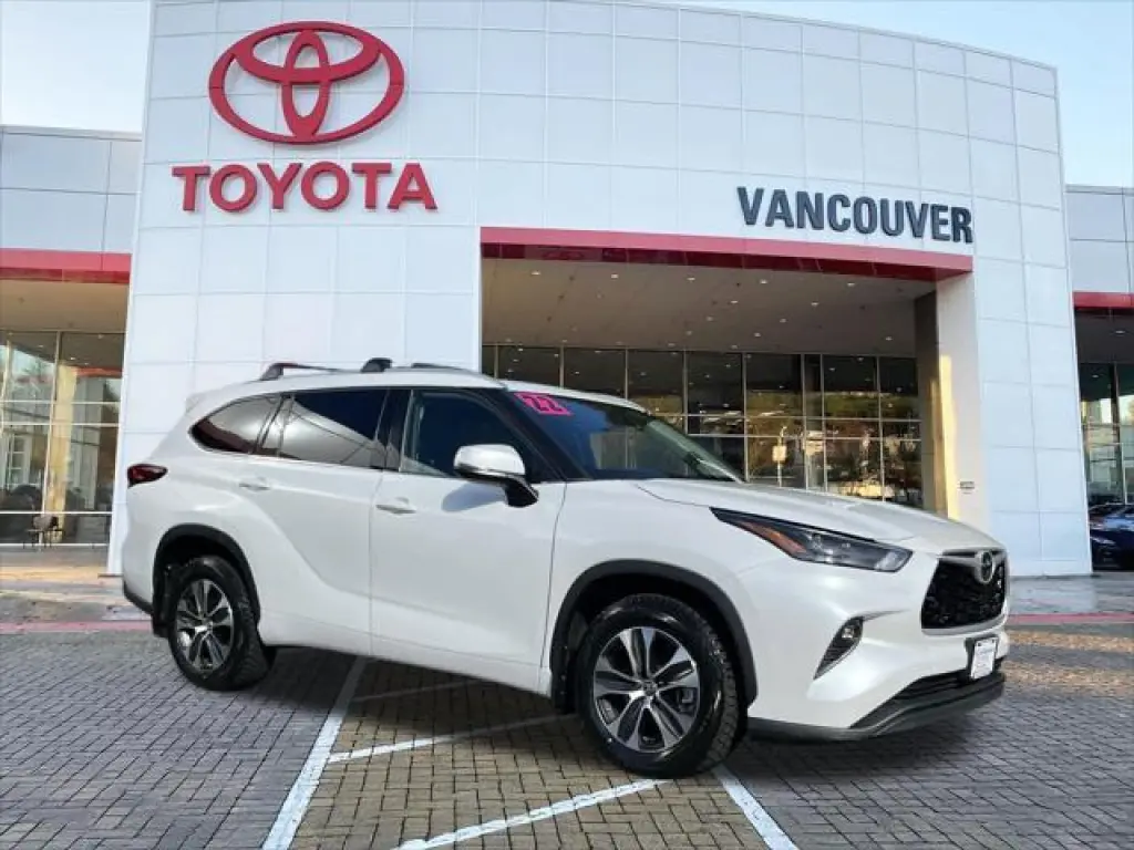 Toyota Highlander 2022 AWD XLE 4dr SUV