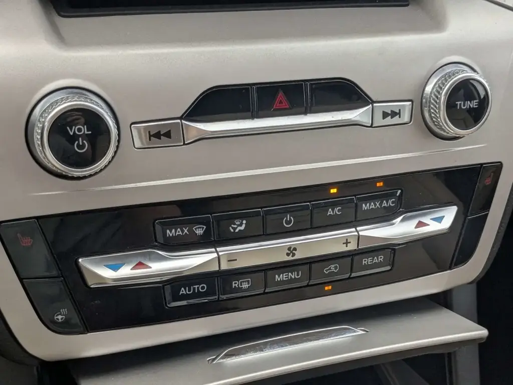 Ford Explorer 2023 AWD XLT 4dr SUV
