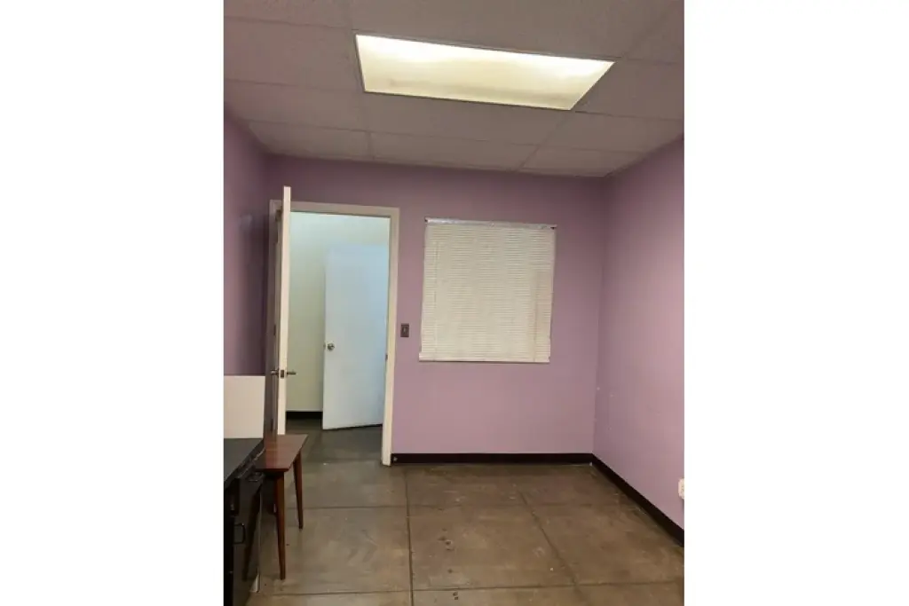 RENTO CUARTOS PARA NEGOCIOS