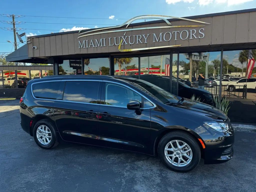 2024 Chrysler Voyager