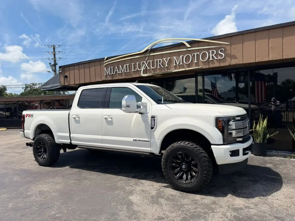 2019 FORD F250 SUPER DUTY CREW CAB LARIAT PICKUP 4D 6 3/4 FT