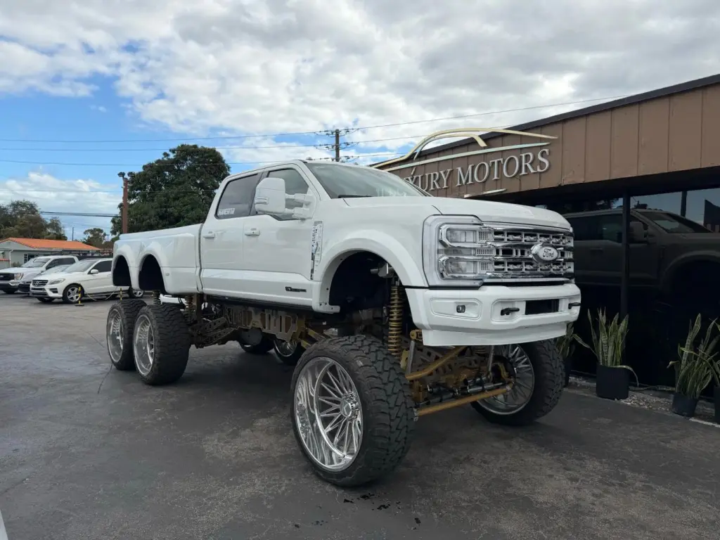 2025 FORD F550 SUPER DUTY CREW CAB & CHASSIS