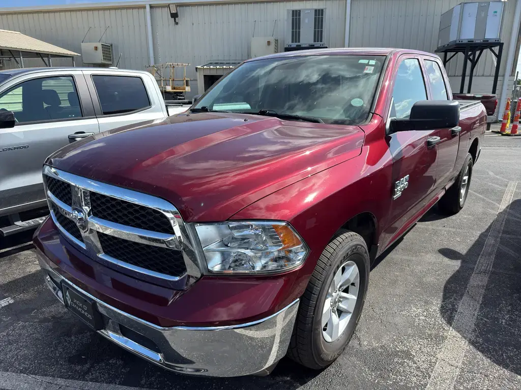Ram 1500 Classic 2019 4x2 Tradesman 4dr Quad Cab 6.3 ft. SB Pickup