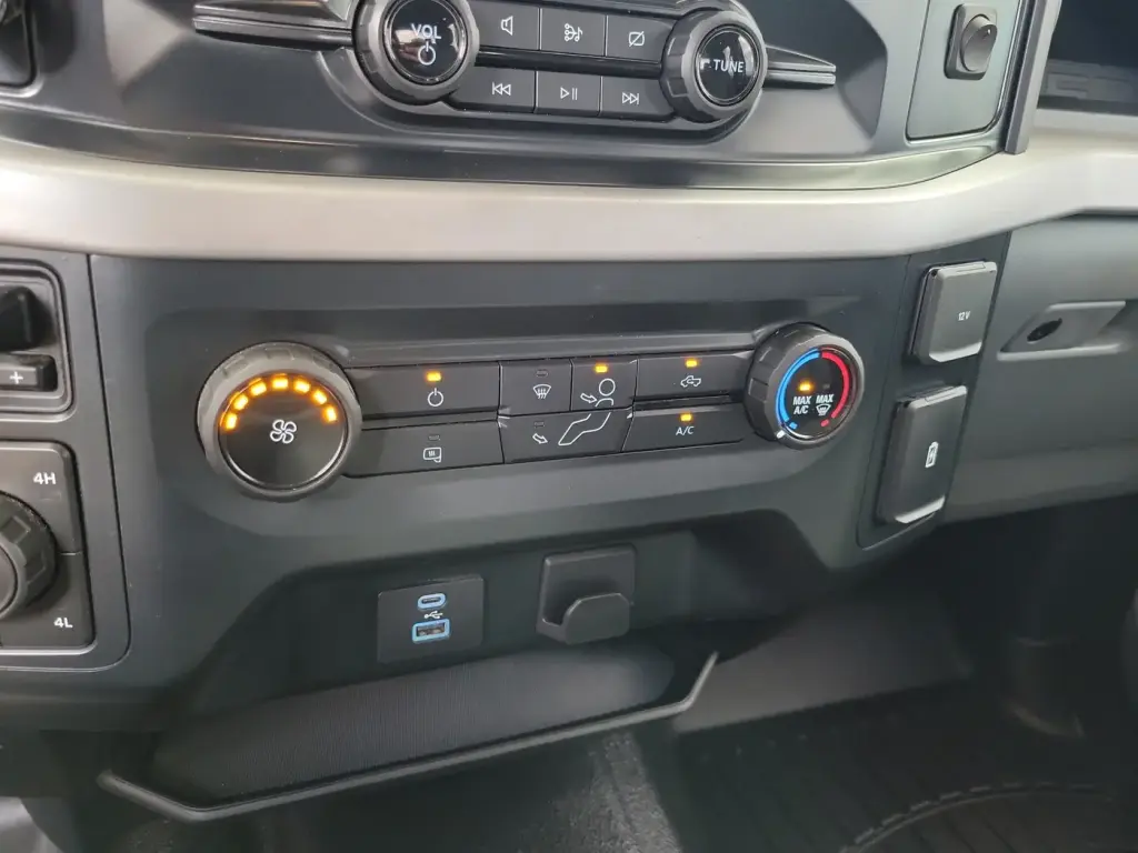 Ford F-150 2022 4x4 XL 4dr SuperCrew 5.5 ft. SB