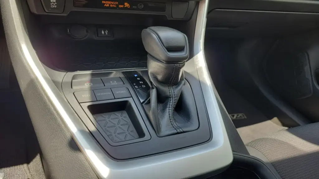 Toyota RAV4 2019 LE 4dr SUV