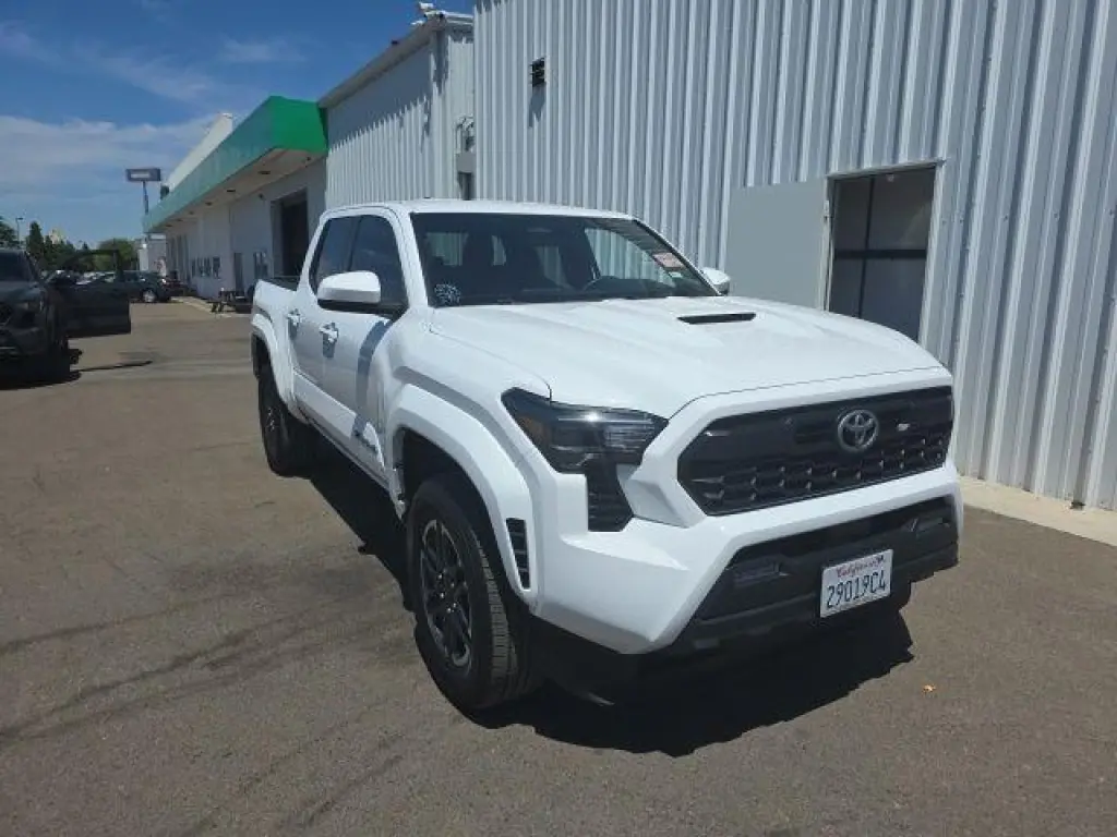 Toyota Tacoma 2024 4x2 SR5 4dr Double Cab 5.0 ft SB
