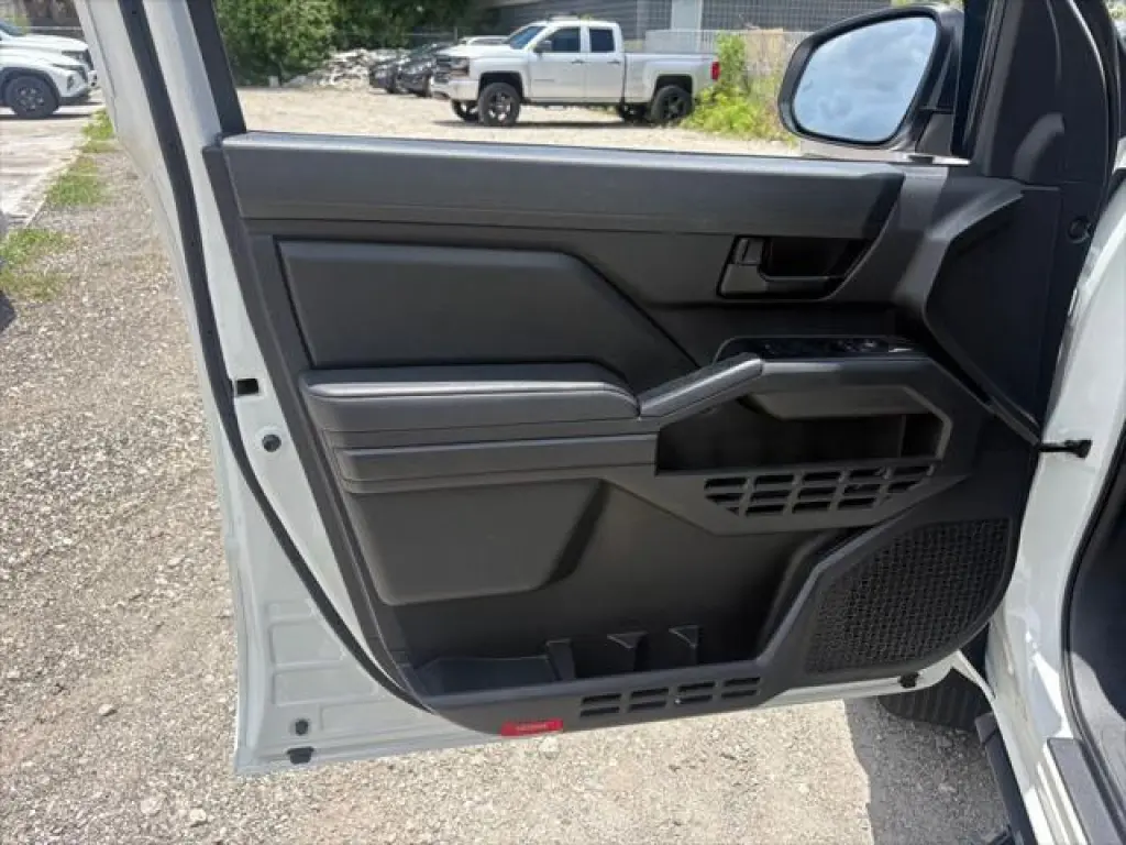 Toyota Tacoma 2025 4x2 SR 4dr Double Cab 5.0 ft SB