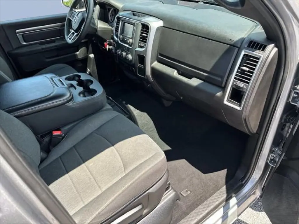 Ram 1500 Classic 2024 4x4 Warlock 4dr Crew Cab 5.5 ft. SB Pickup