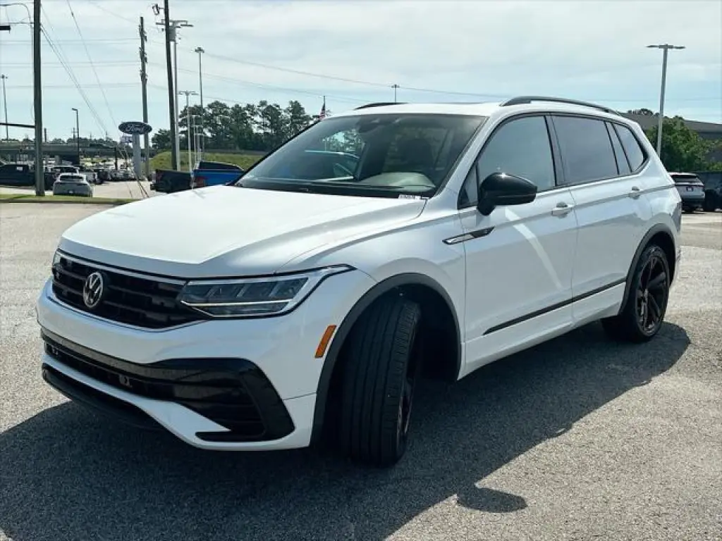 Volkswagen Tiguan 2024 SE R-Line Black 4dr SUV