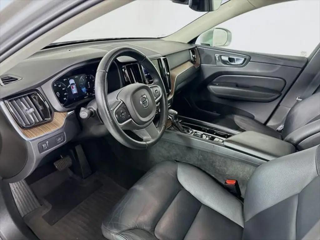 Volvo XC60 2021 T5 Momentum 4dr SUV