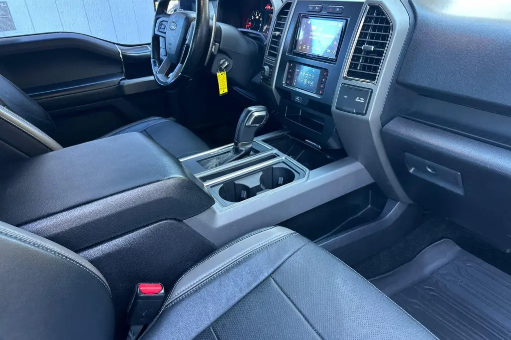 Ford F-150 2017 4x4 Raptor 4dr SuperCrew 5.5 ft. SB