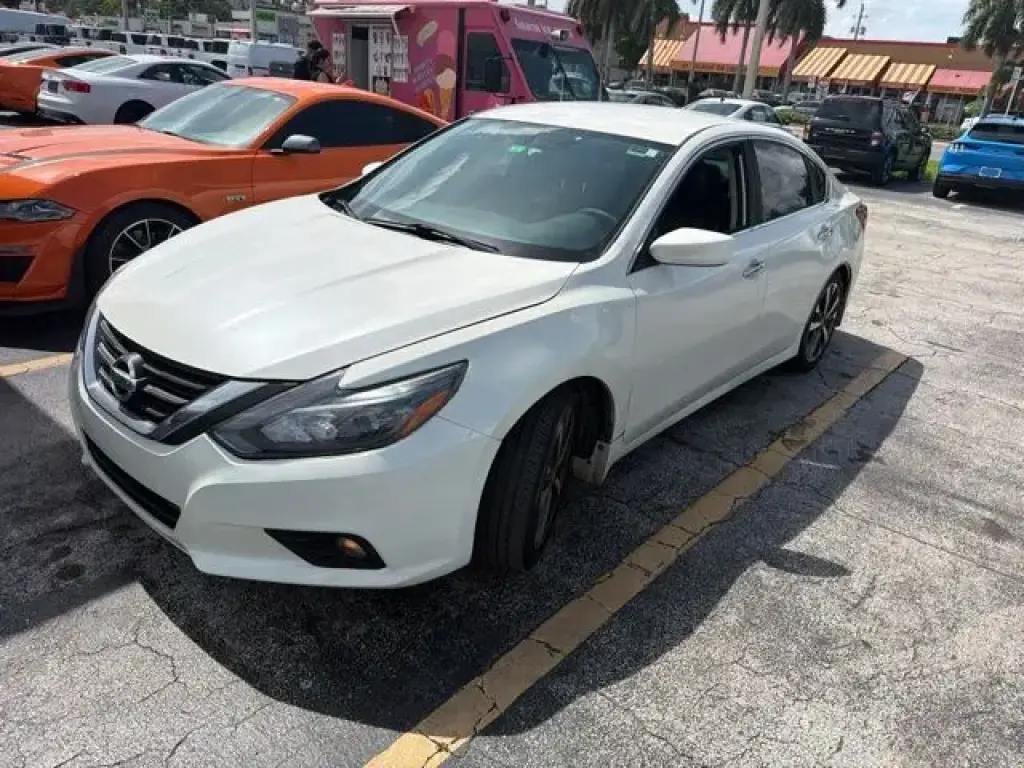 Nissan Altima 2017 2.5 SR 4dr Sedan