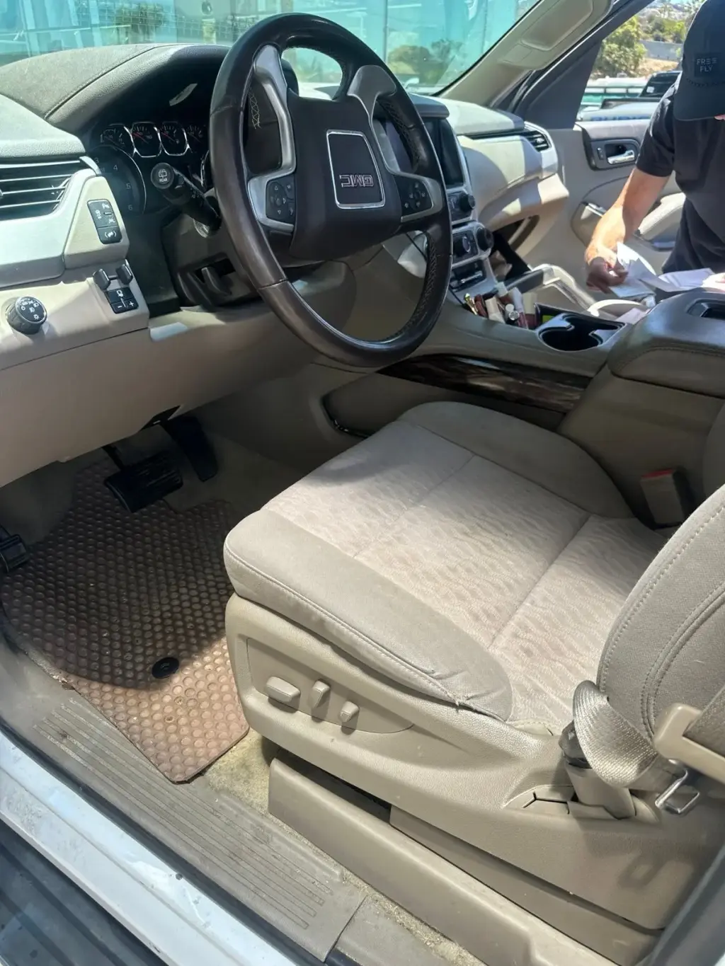 GMC Yukon XL 2016 4x2 SLE 4dr SUV
