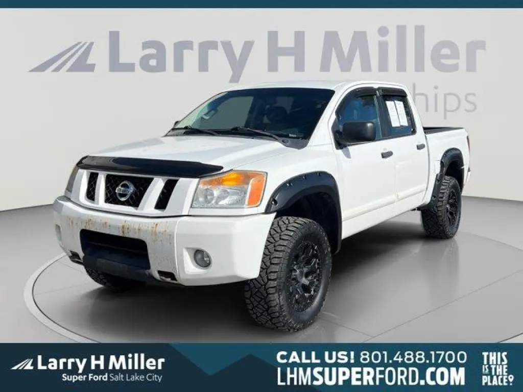 Nissan Titan 2012 4x4 SV 4dr Crew Cab SWB Pickup