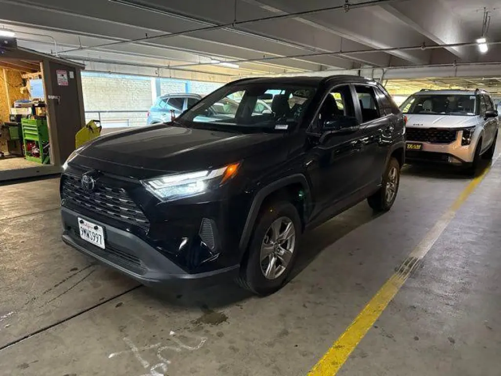 Toyota RAV4 2024 XLE 4dr SUV