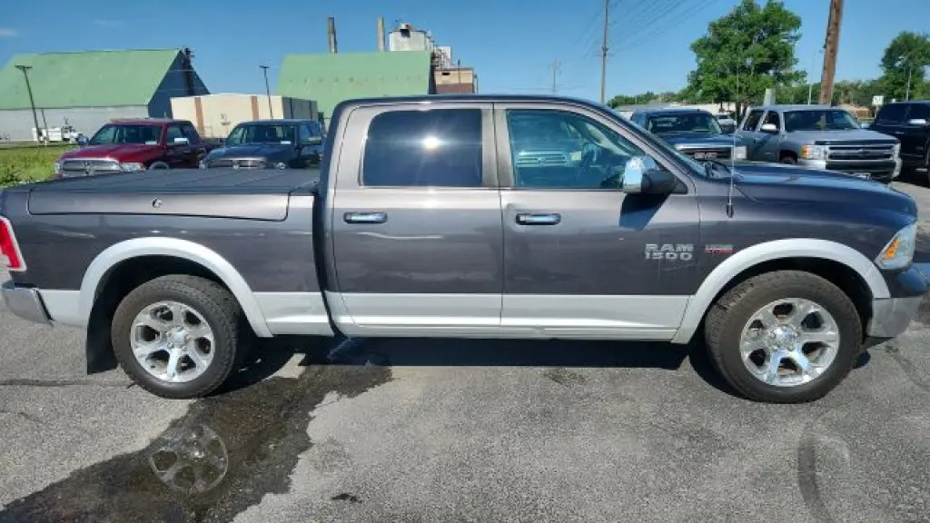 2016 RAM 1500 CREW CAB