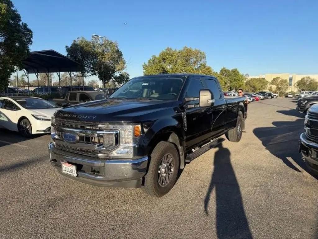 Ford F-250 Super Duty 2022 4x2 Lariat 4dr Crew Cab 6.8 ft. SB Pickup
