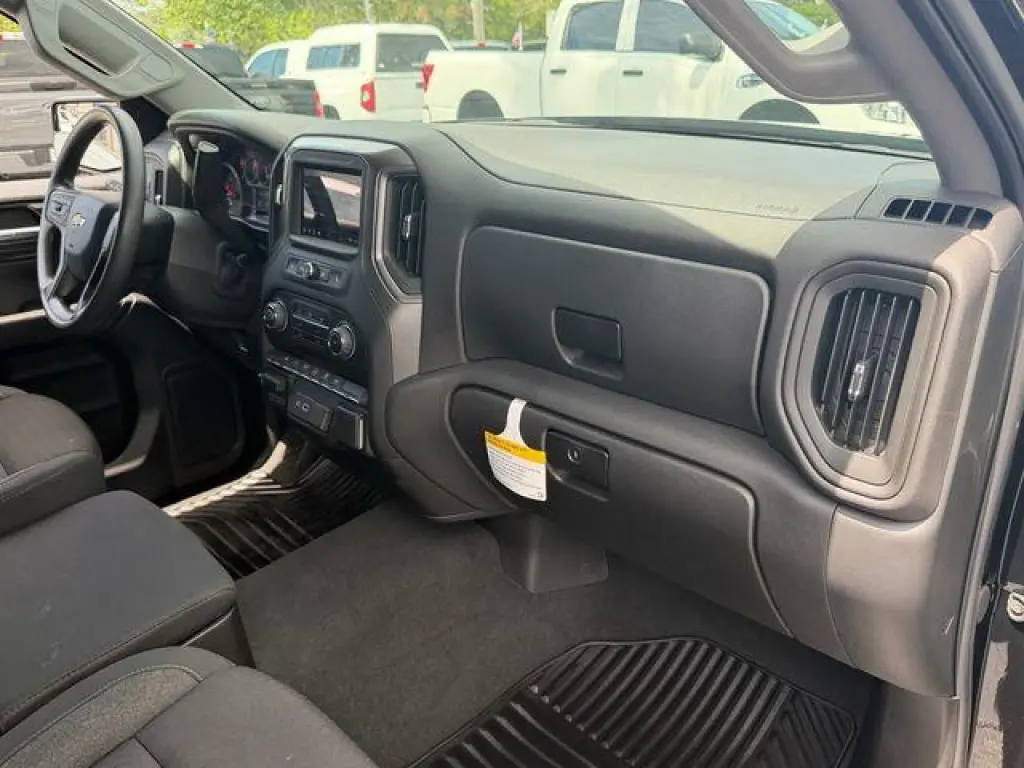 Chevrolet Silverado 1500 2025 4x2 Custom 4dr Crew Cab 5.8 ft. SB