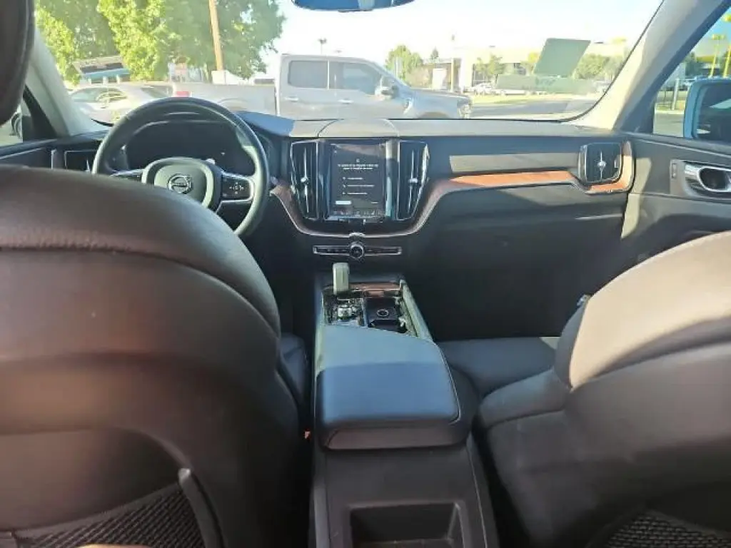 Volvo XC60 2023 AWD B5 Plus Bright Theme 4dr SUV