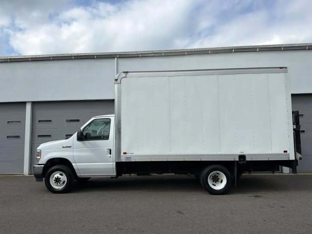 Ford E-Series 2023 E-350 SD 2dr 138 in. WB SRW Cutaway Chassis