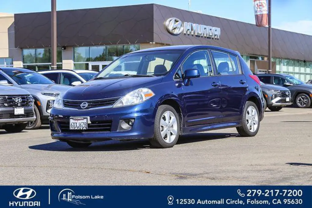 Nissan Versa 2012 1.8 SL 4dr Hatchback