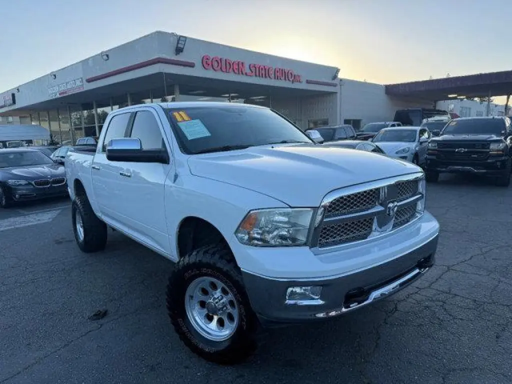 Ram 1500 2011 4x4 ST 4dr Crew Cab 5.5 ft. SB Pickup