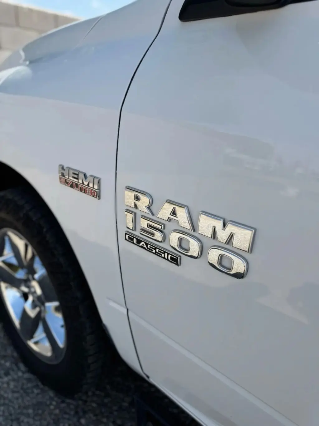 2019 RAM 1500 CLASSIC CREW CAB